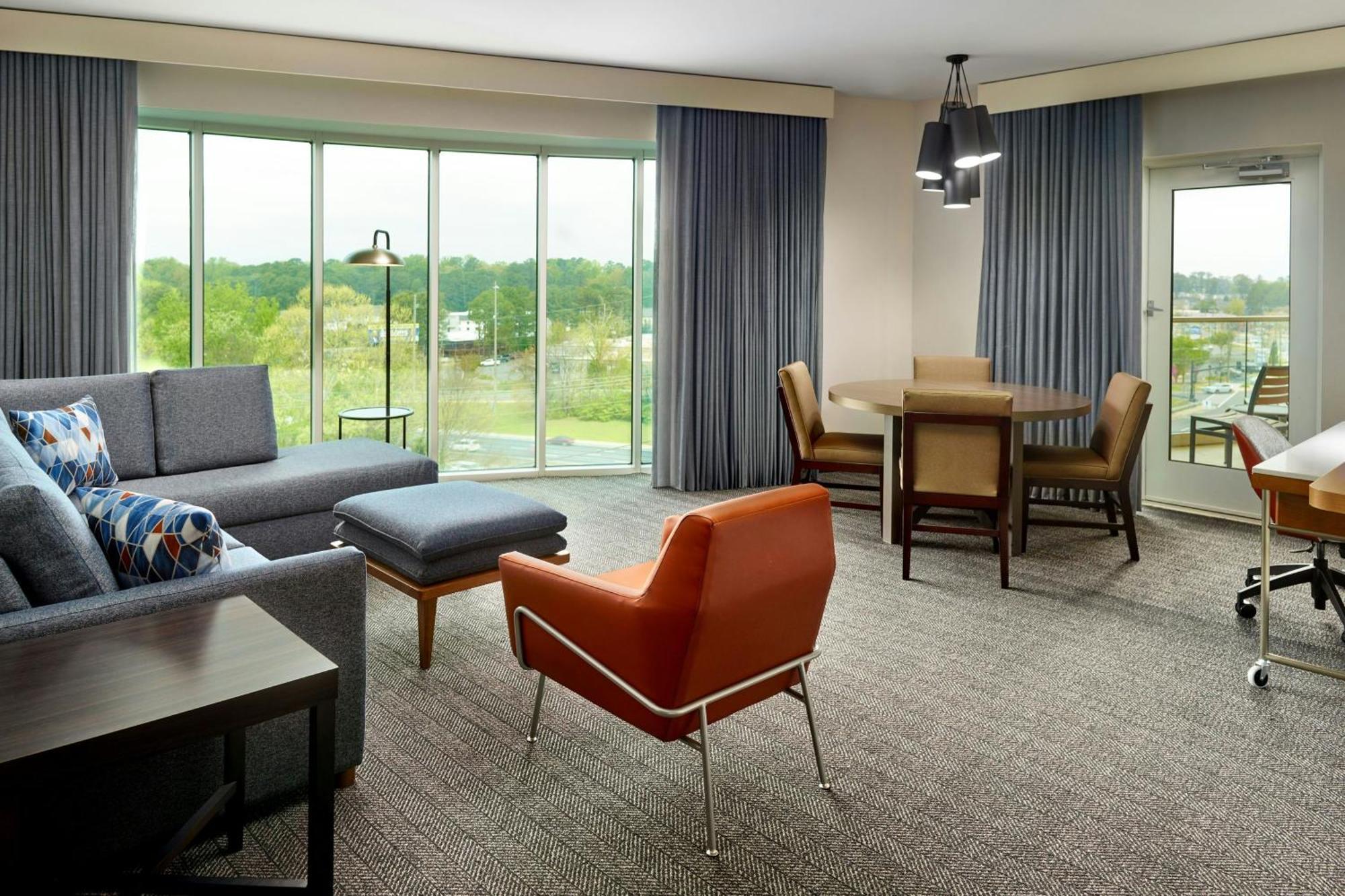 فندق Courtyard By Marriott Atlanta دنوودي المظهر الخارجي الصورة