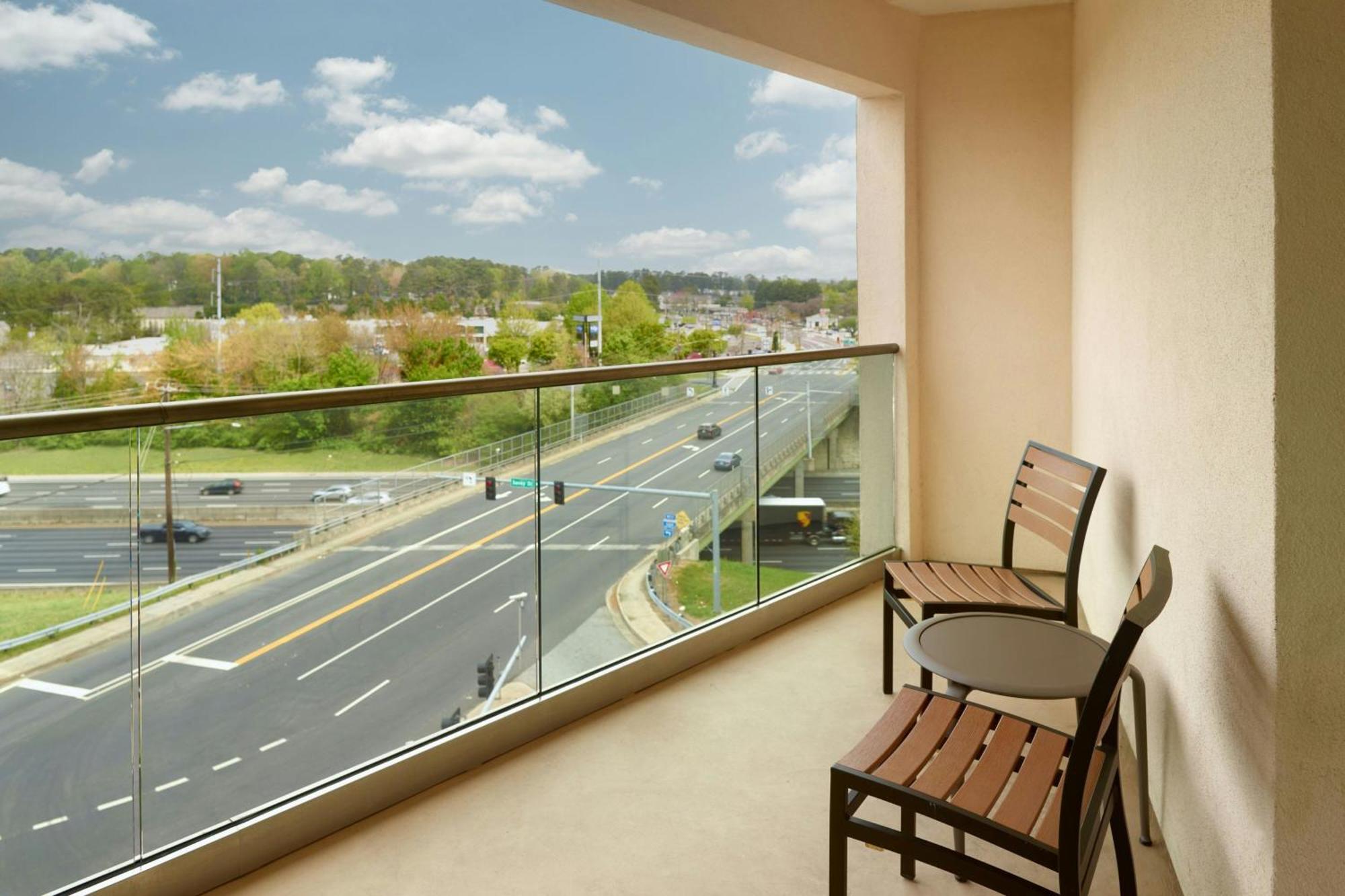فندق Courtyard By Marriott Atlanta دنوودي المظهر الخارجي الصورة